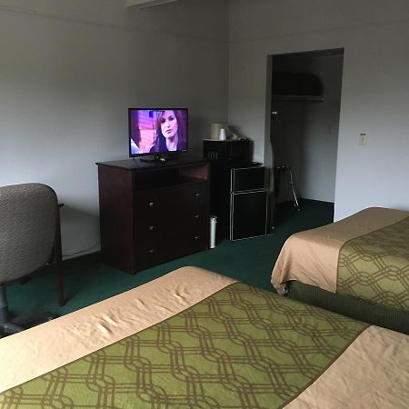 Rapids Inn & Suites Wisconsin Rapids Esterno foto