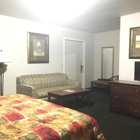 Rapids Inn & Suites Wisconsin Rapids Esterno foto
