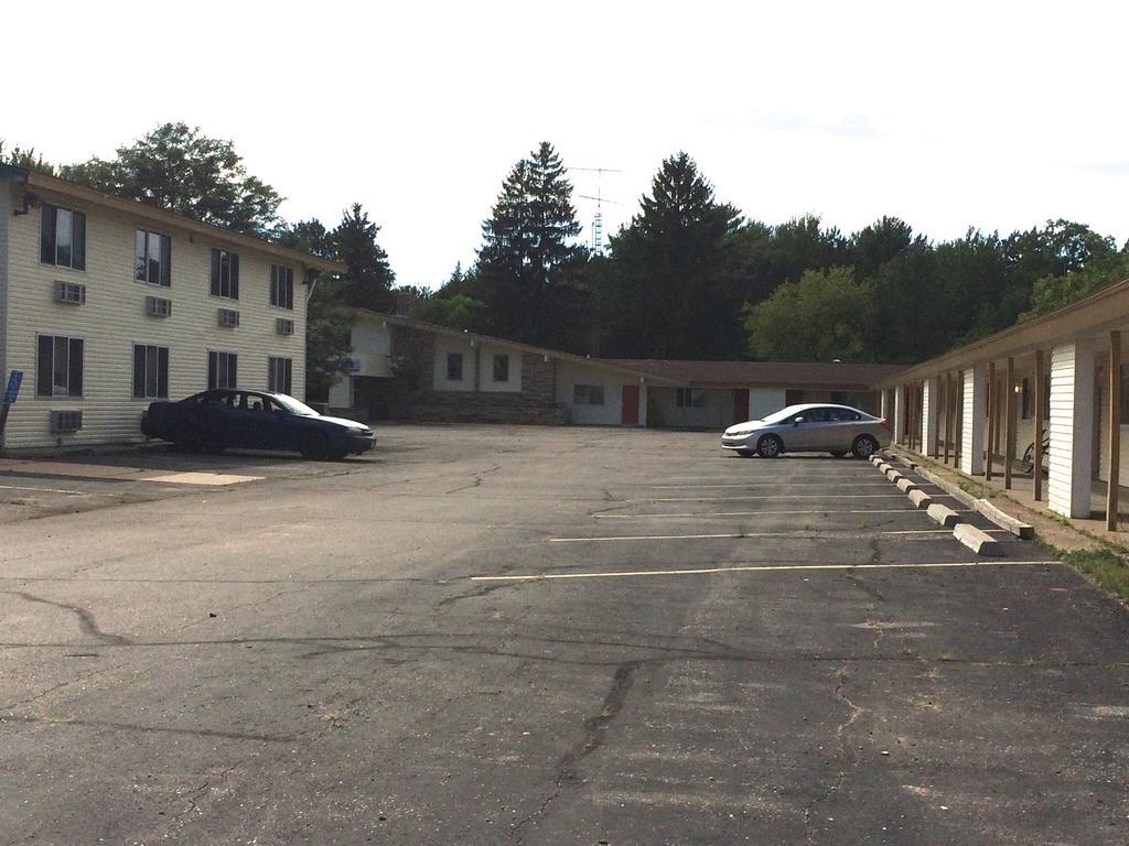 Rapids Inn & Suites Wisconsin Rapids Esterno foto