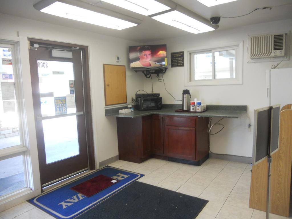 Rapids Inn & Suites Wisconsin Rapids Esterno foto