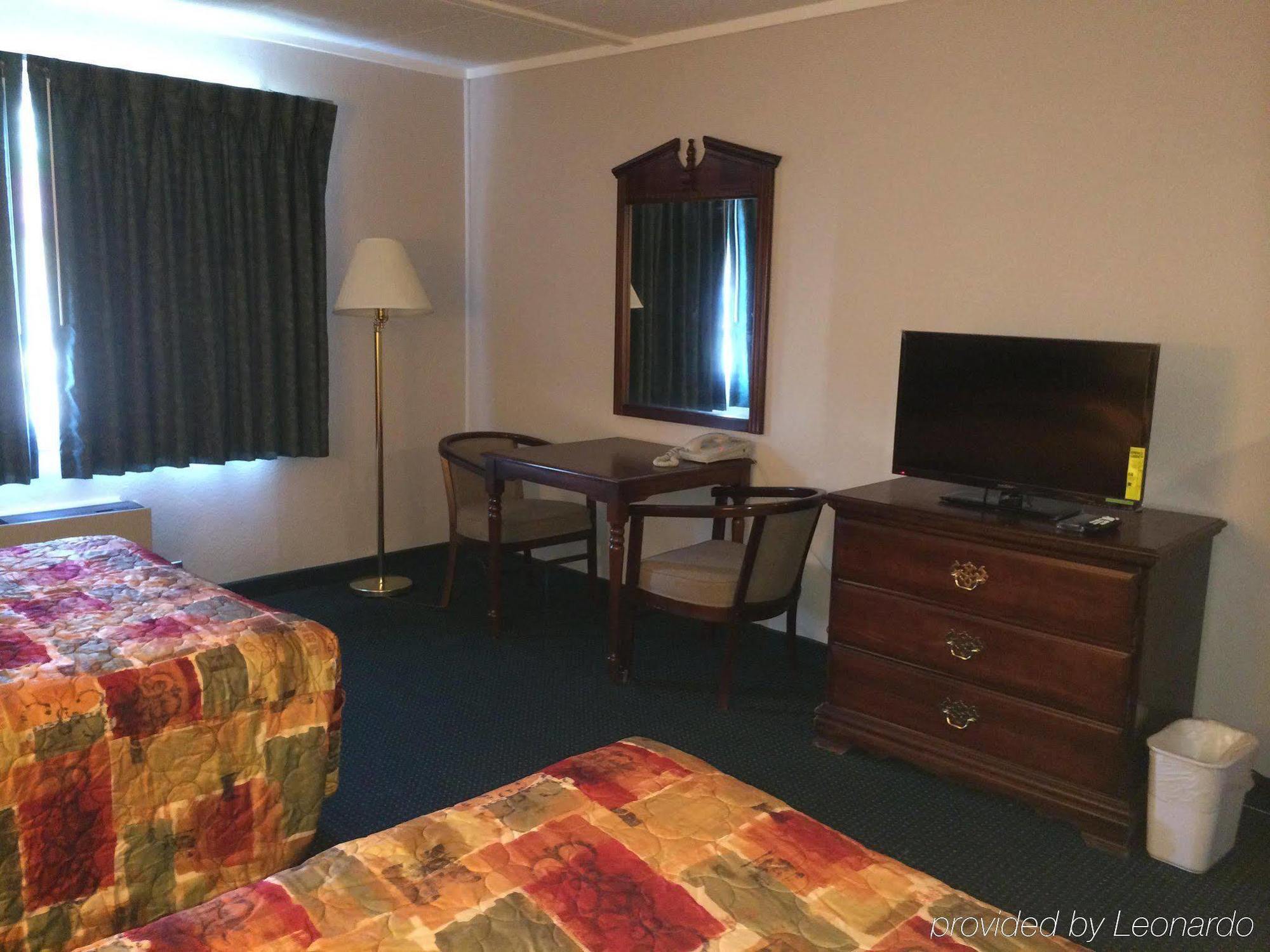 Rapids Inn & Suites Wisconsin Rapids Esterno foto
