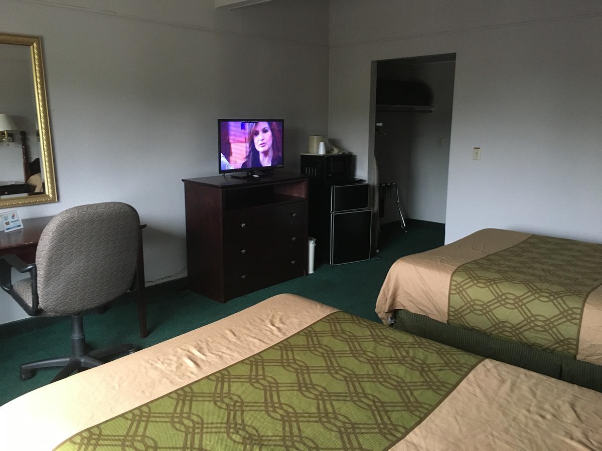 Rapids Inn & Suites Wisconsin Rapids Esterno foto