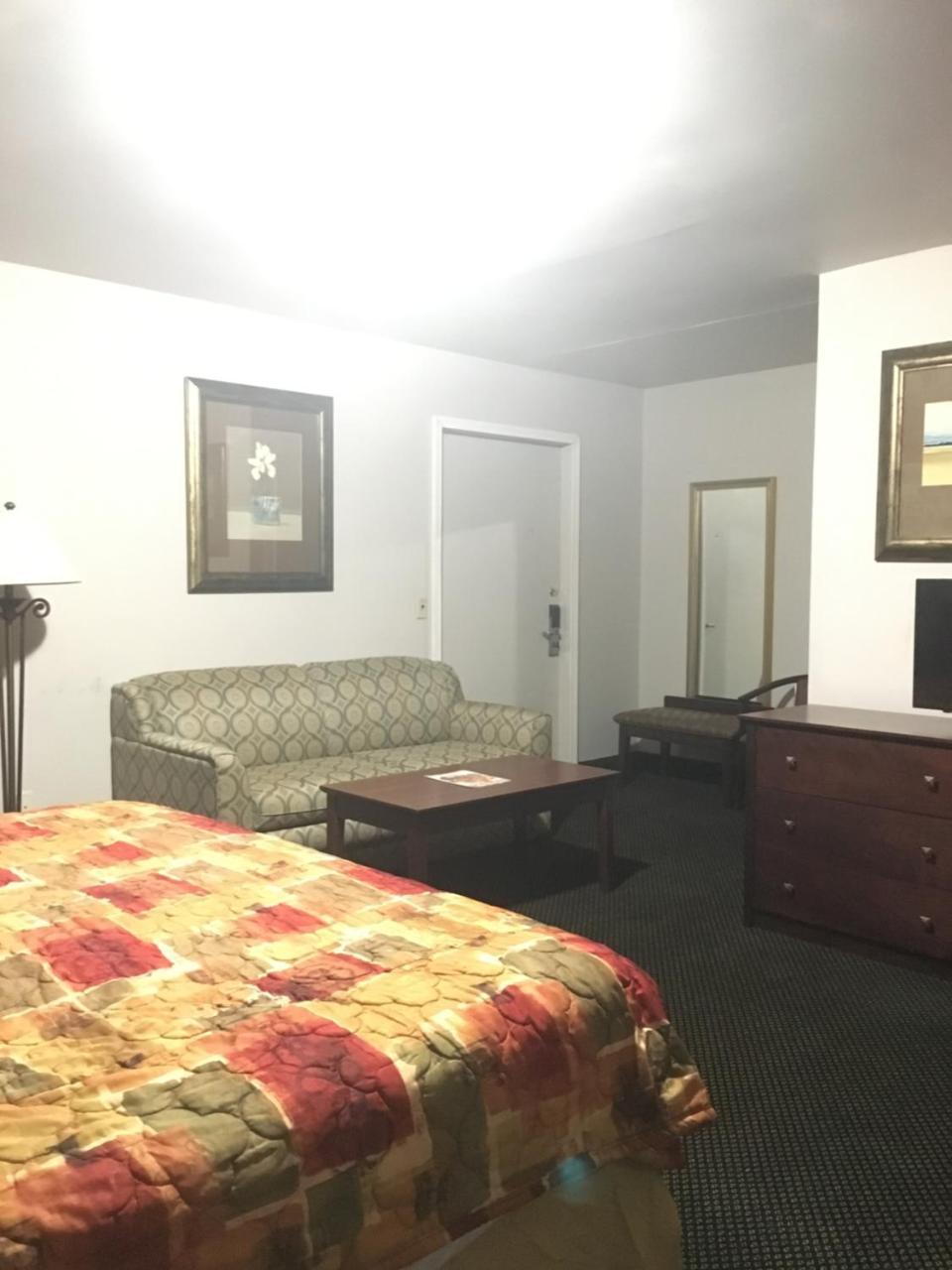 Rapids Inn & Suites Wisconsin Rapids Esterno foto
