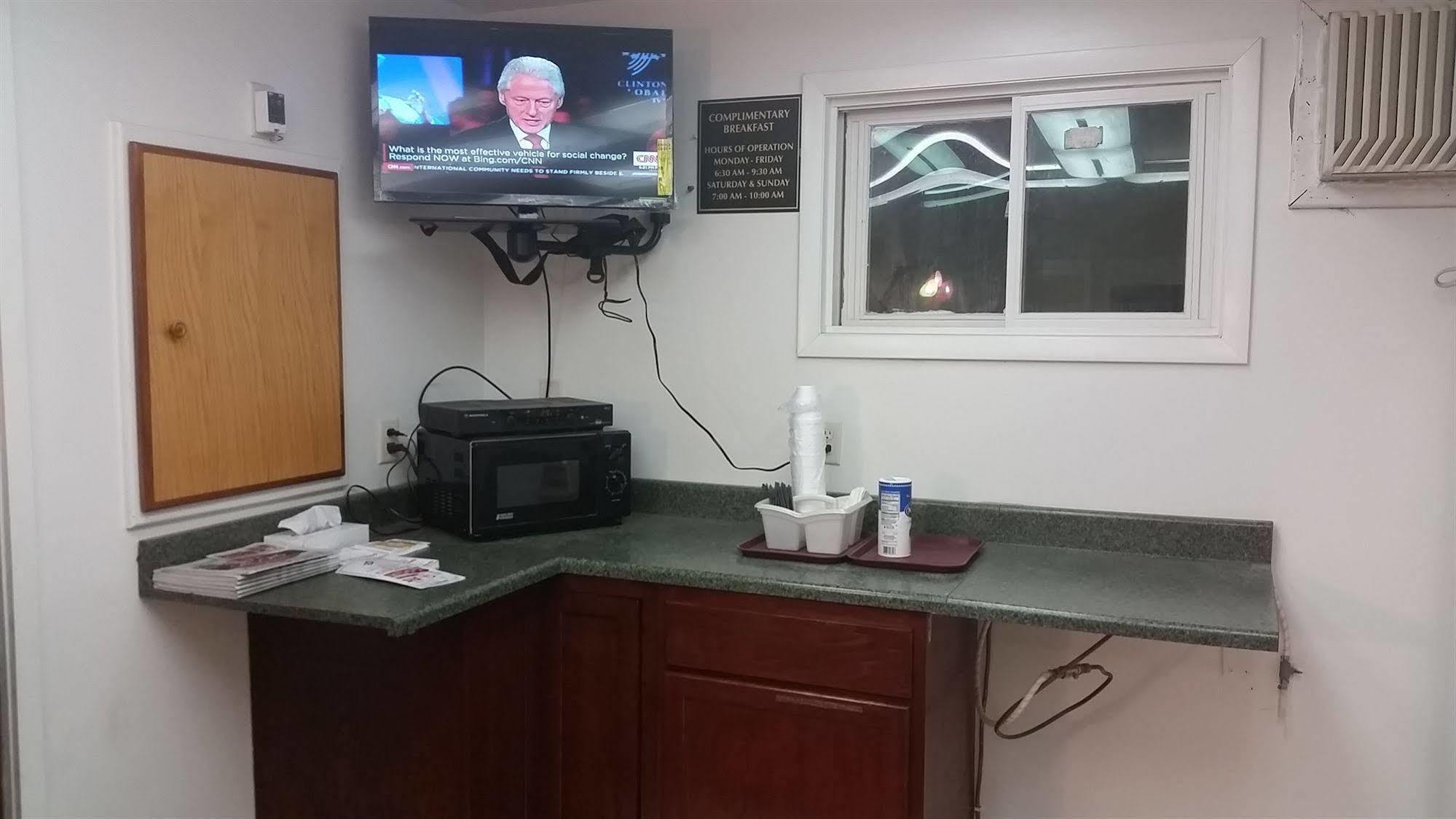 Rapids Inn & Suites Wisconsin Rapids Esterno foto
