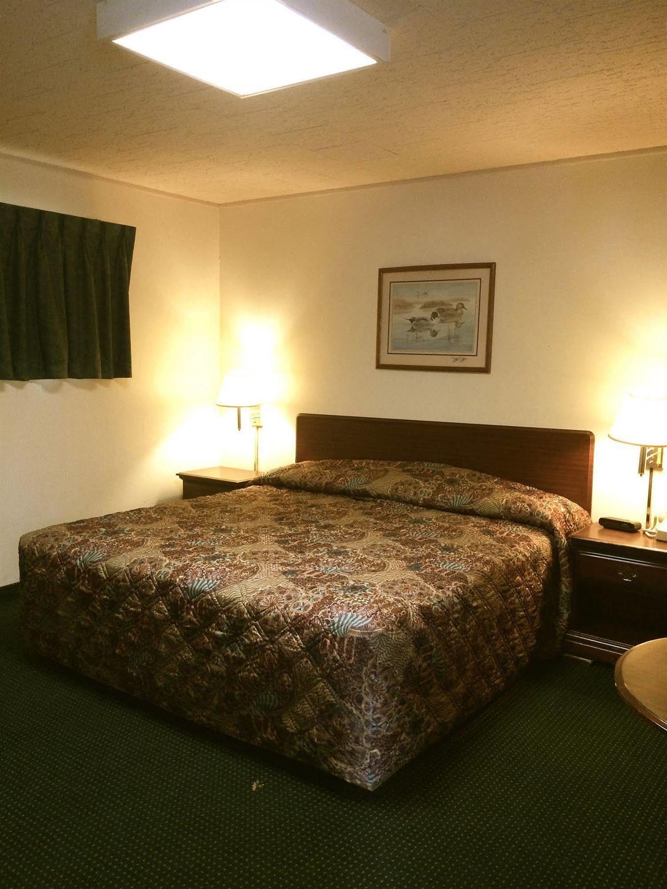 Rapids Inn & Suites Wisconsin Rapids Esterno foto