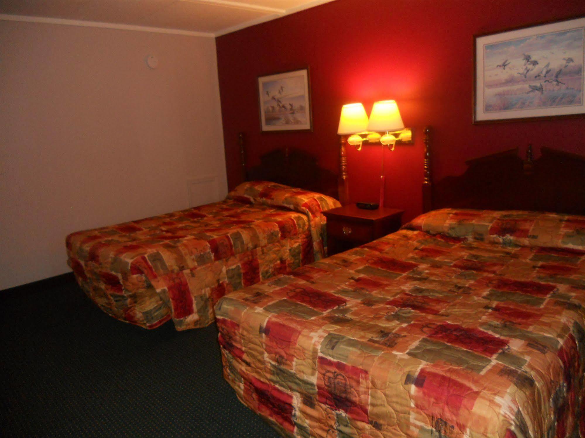 Rapids Inn & Suites Wisconsin Rapids Esterno foto