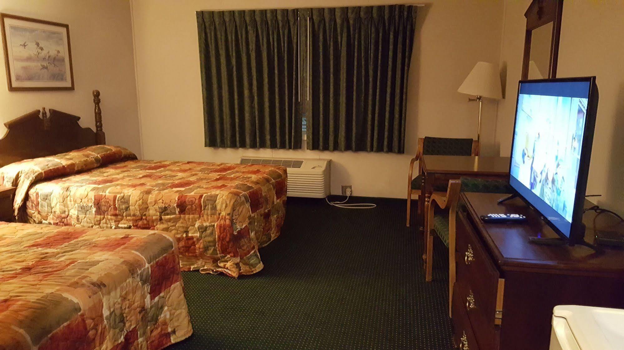 Rapids Inn & Suites Wisconsin Rapids Esterno foto