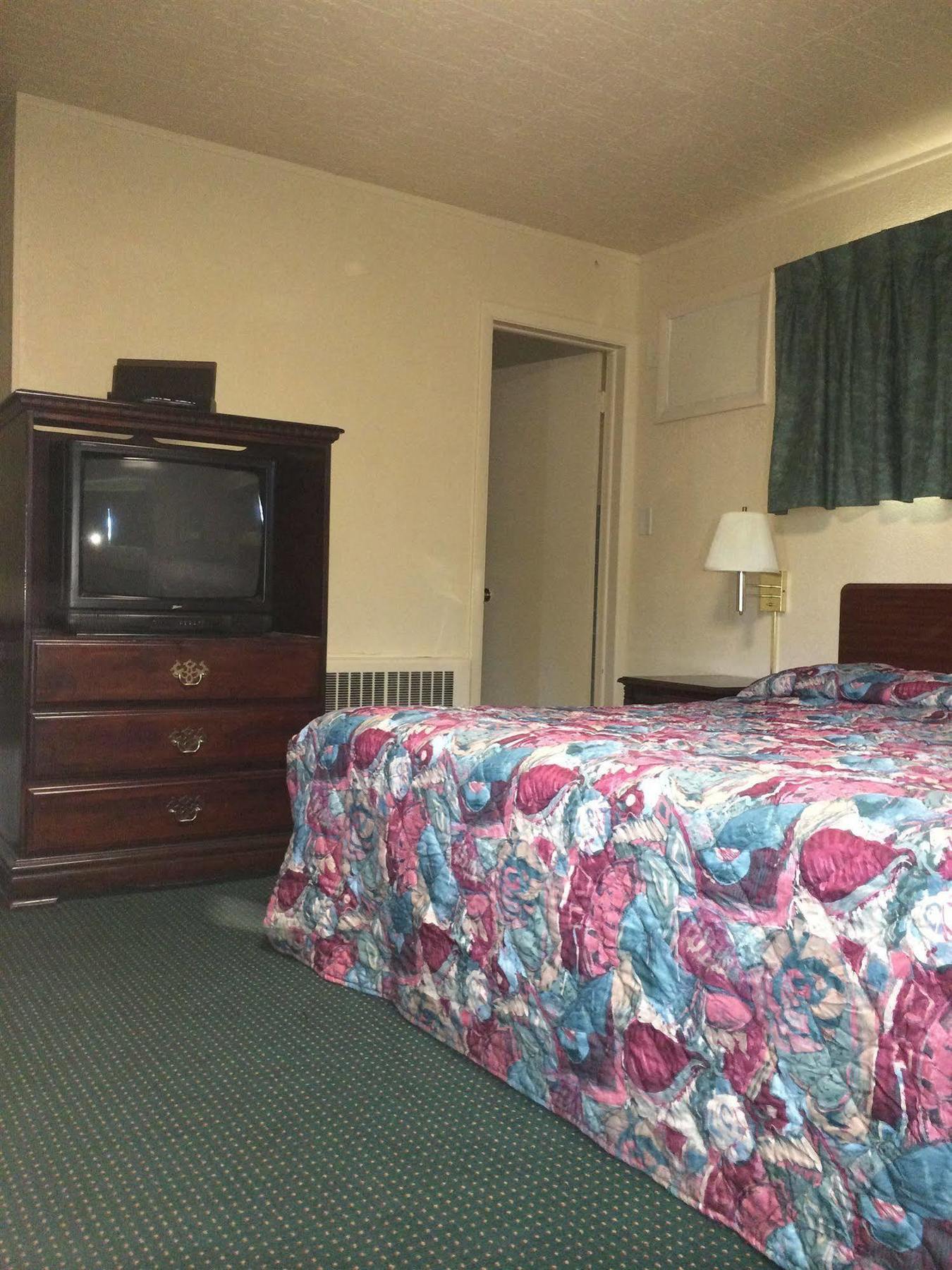 Rapids Inn & Suites Wisconsin Rapids Esterno foto