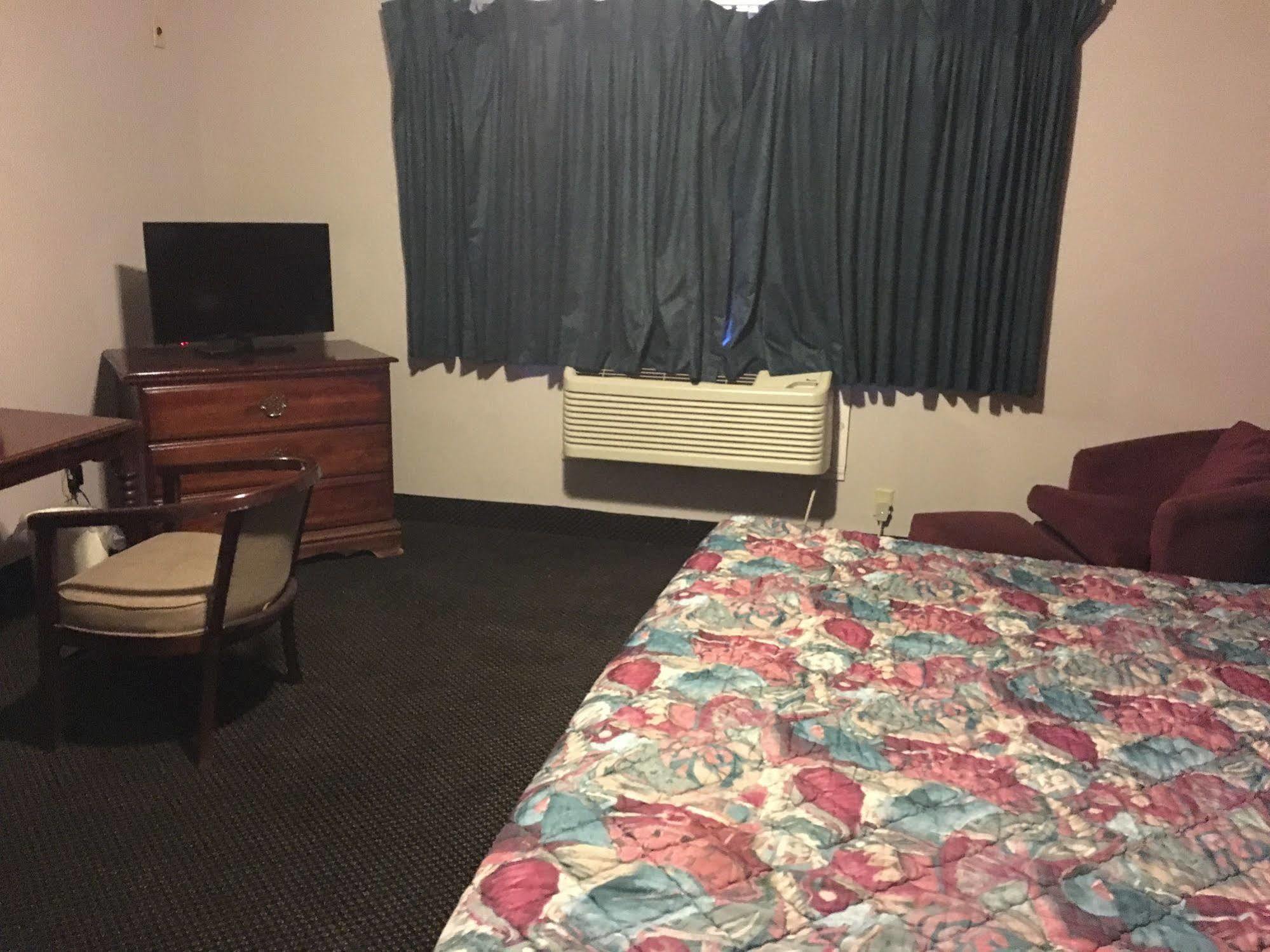 Rapids Inn & Suites Wisconsin Rapids Esterno foto