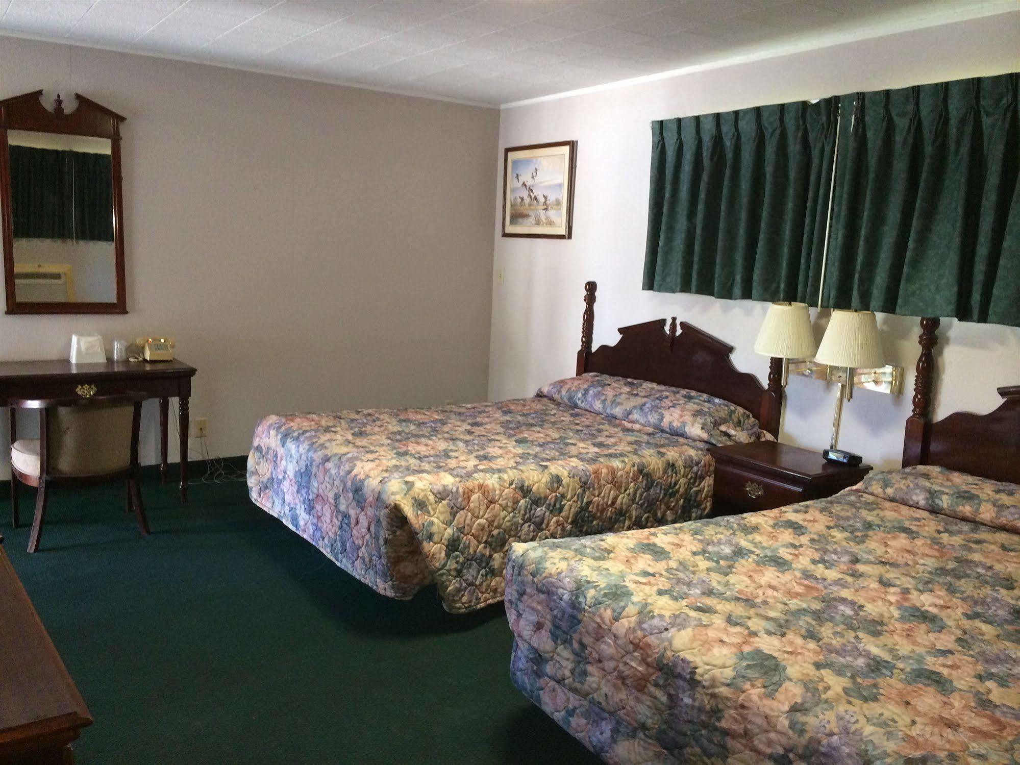 Rapids Inn & Suites Wisconsin Rapids Esterno foto